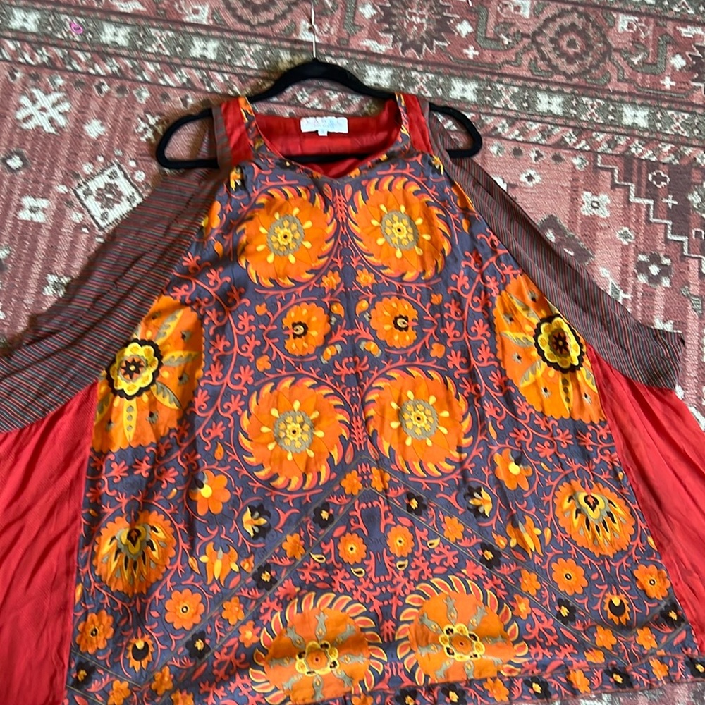 Label Ritu Kumar EUC silk flowy mini shift dress gorgeous pattern